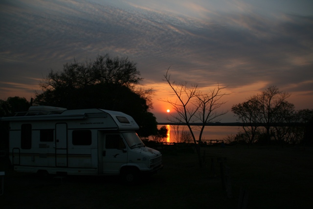 Sonnenaufgang über dem Rio Uruguay